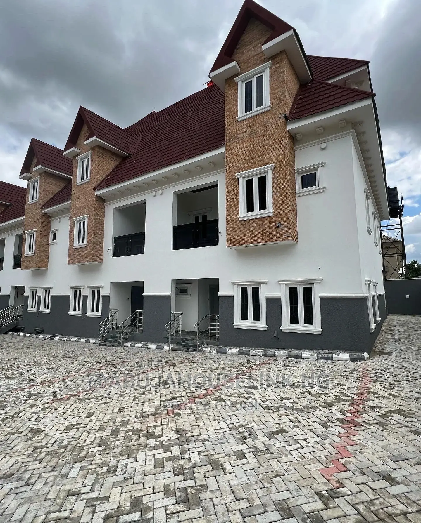 4bdrm Duplex in Gwarinpa for sale