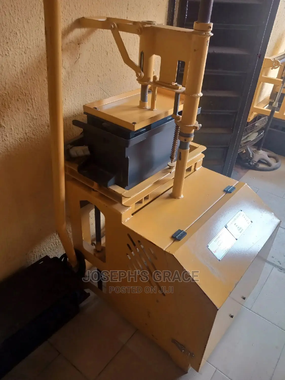 Interlock Block Moulding Machine 9inchs 1 Mould 6inchs 1