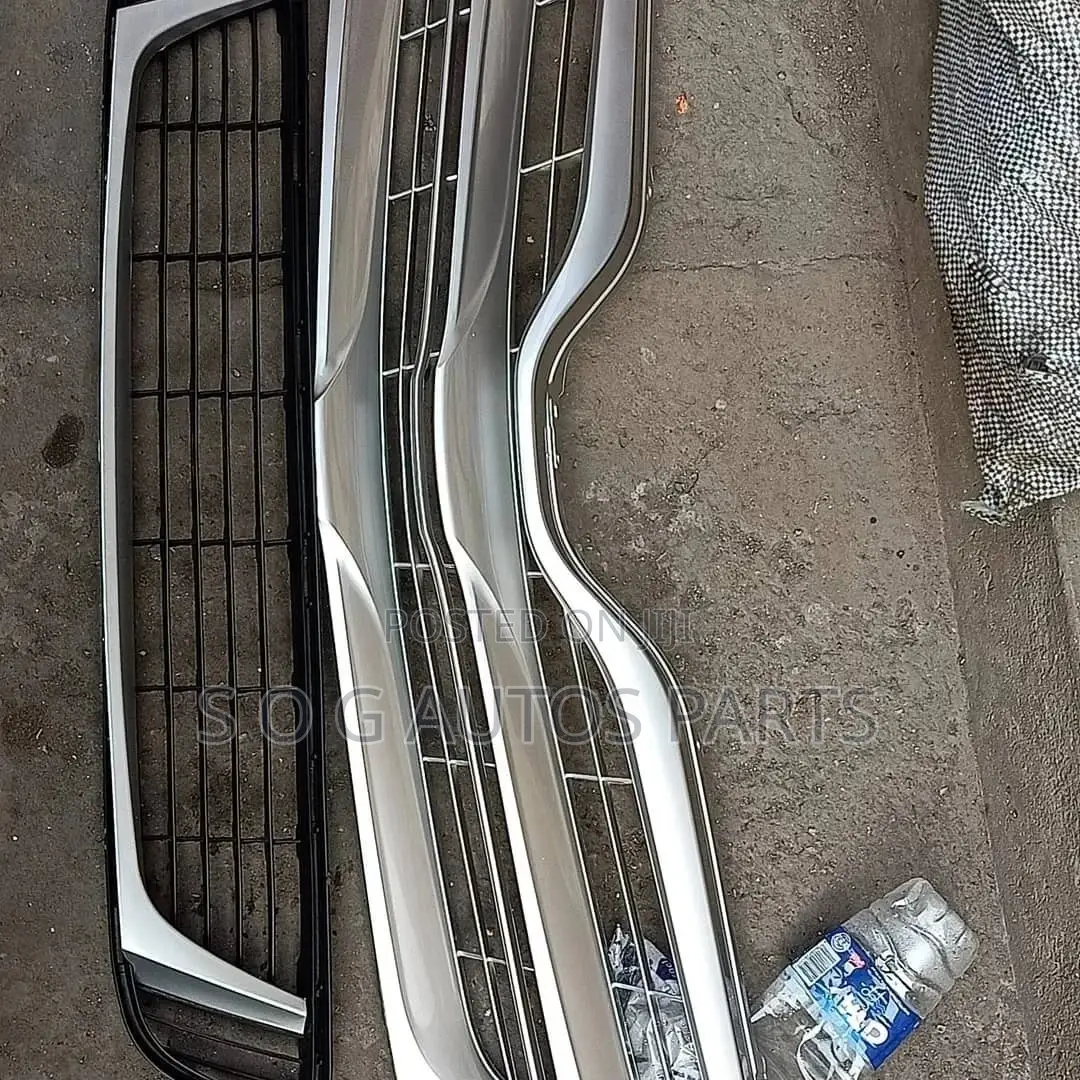 Front Grill Up Down Venza 2015