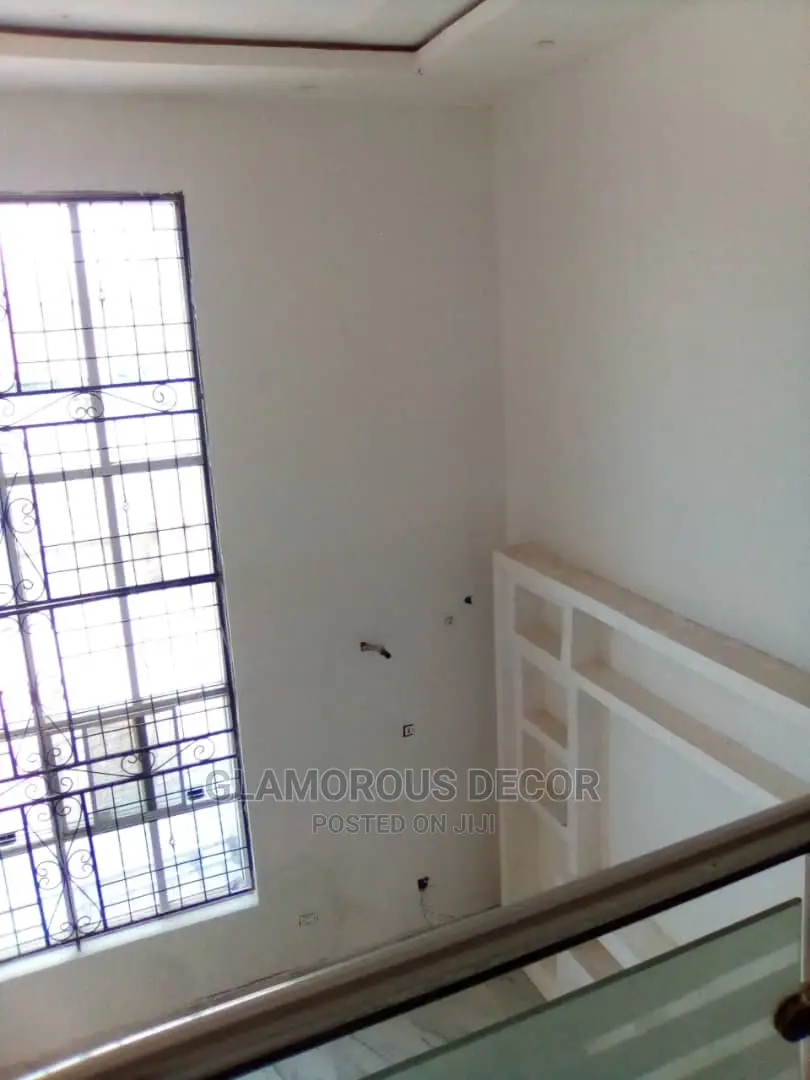 Proffesional Wall Screeding/Executive House Paintings