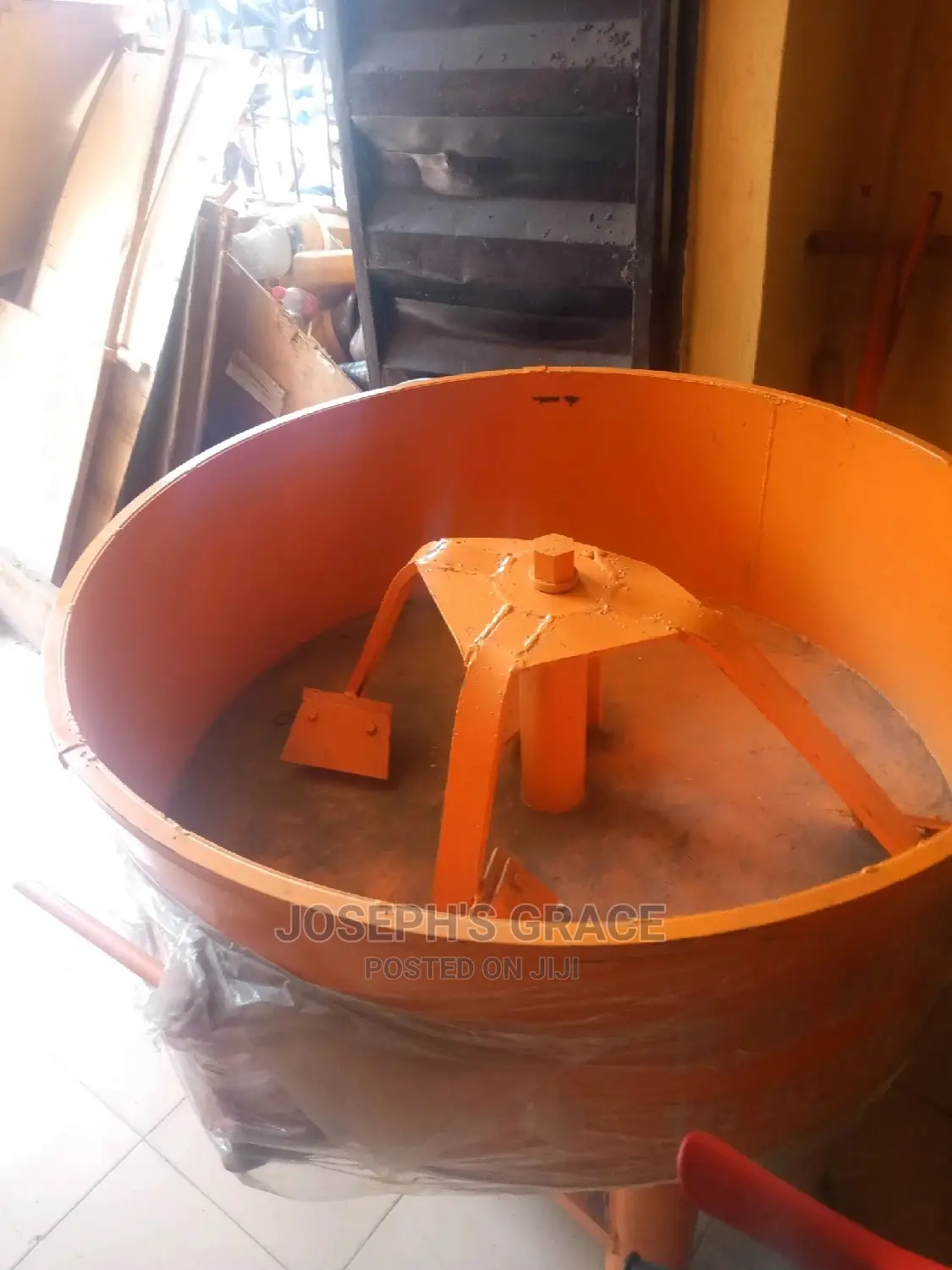 Concrete Pan Mixer Tank.