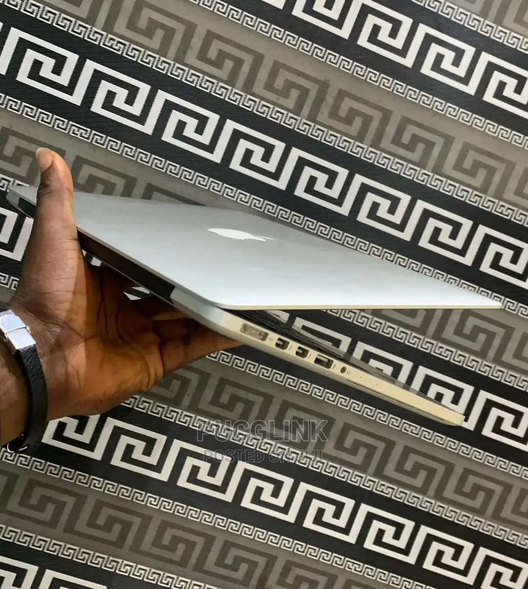 Laptop Apple MacBook Pro 2015 8GB Intel Core I5 SSD 128GB