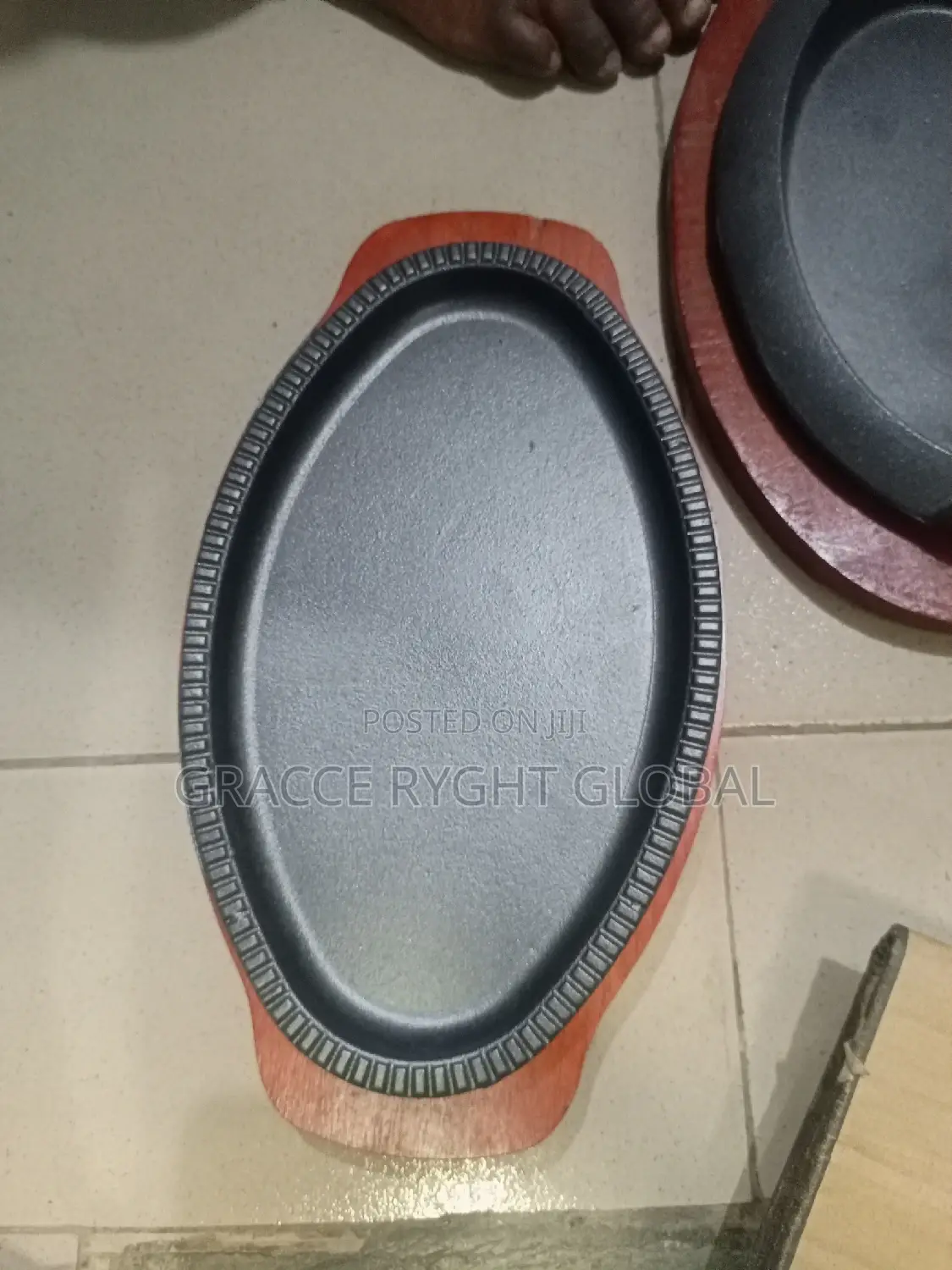 Cast Iron Oval Sizzling Plate With Wooden Platter