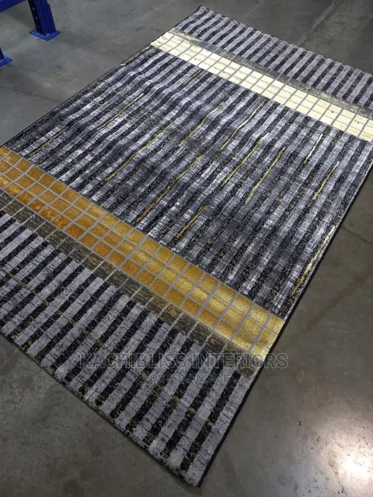 High Quality Designer Fluffy Super Soft Center Rug.